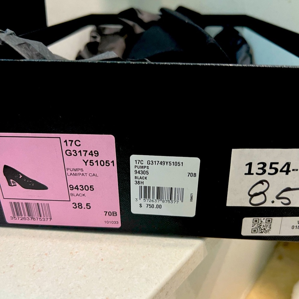 Purchased thru the RealReal too late to return didn’t like them